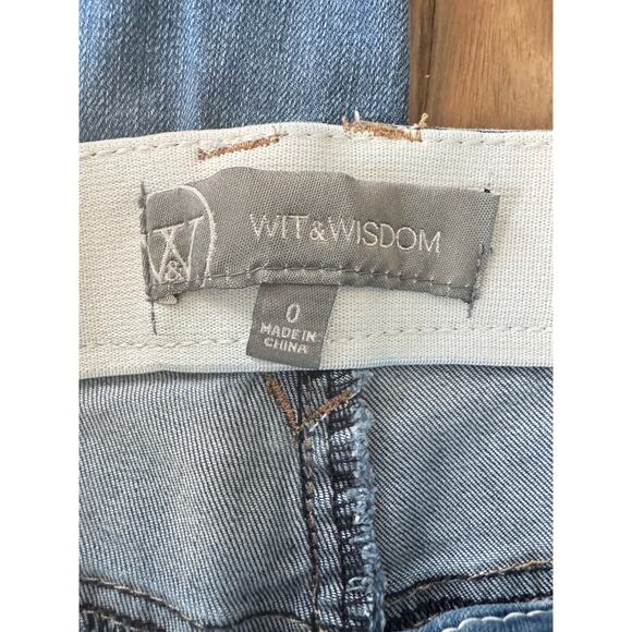 Wit & Wisdom Jeans Size 0 Distressed Straight Leg Light Wash Denim Mid Rise - Picture 3 of 6